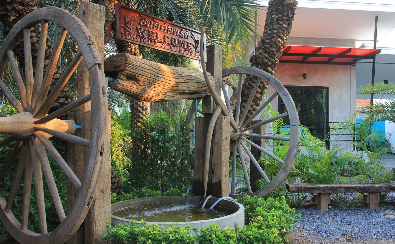 Lopburi Palm Resort Exterior photo