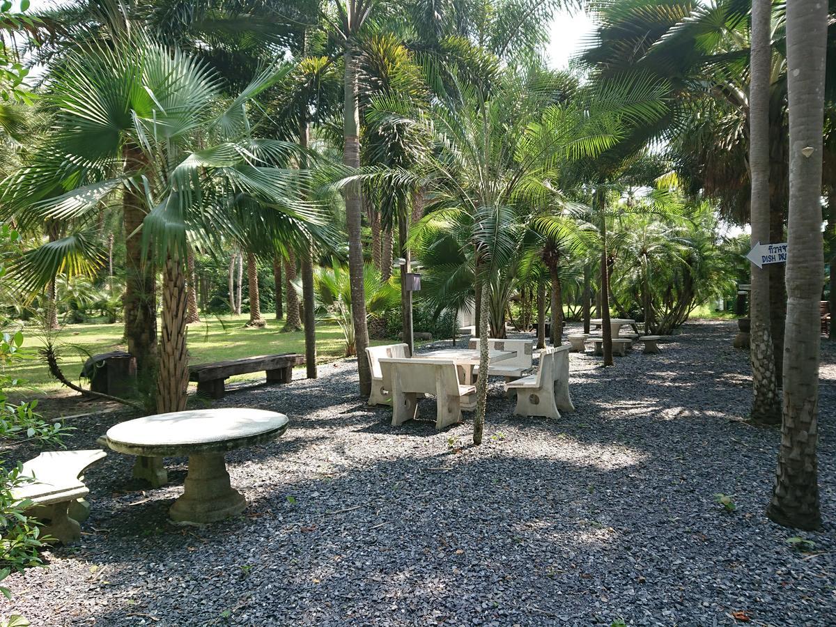 Lopburi Palm Resort Exterior photo